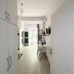 Comfy Close To Park Apartment *