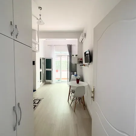 Comfy Close To Park דירה *