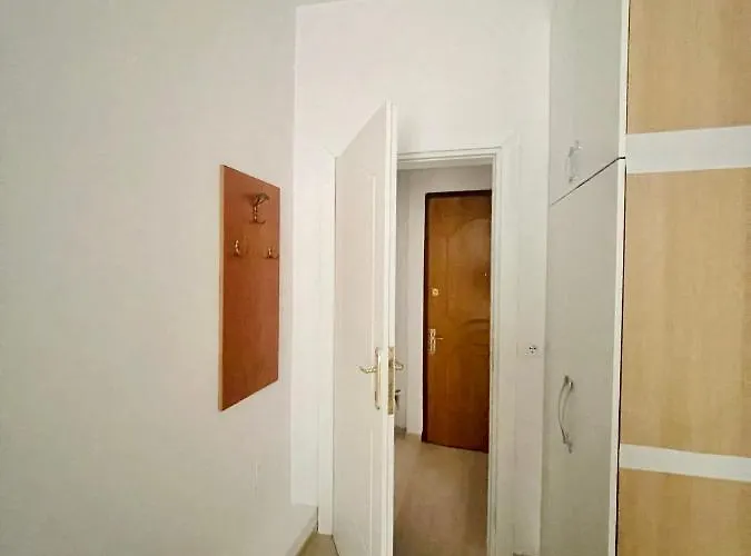 Comfy Close To Park تيرانا